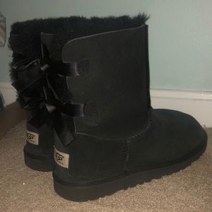 BLACK BOW BACK UGGS
